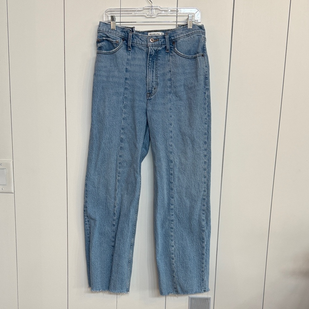 Abercrombie & Fitch Light Blue Straight Leg Jeans
90’s Relaxed Jeans